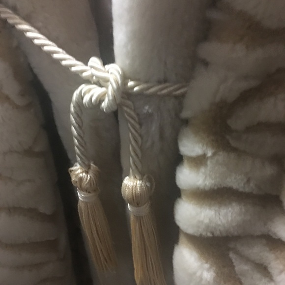 Faux fur coat - Picture 4 of 7